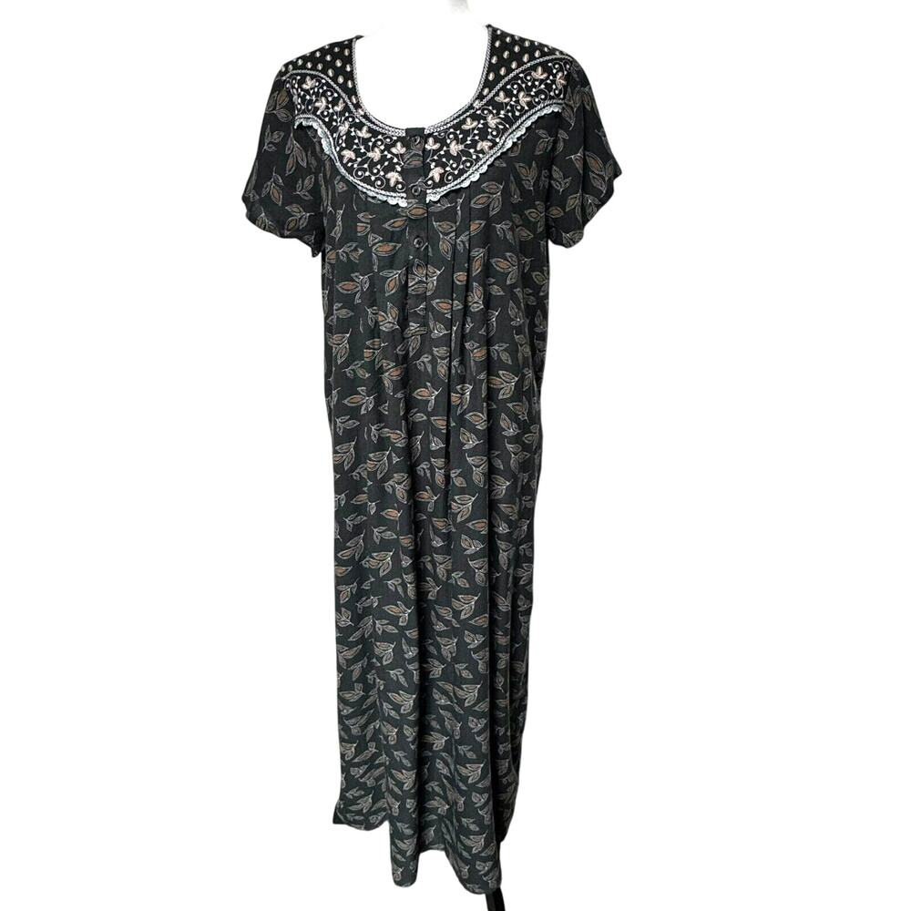 FIGURE FINE Women's Large Vintage Embroidered Floral Long Housedress Nightgown